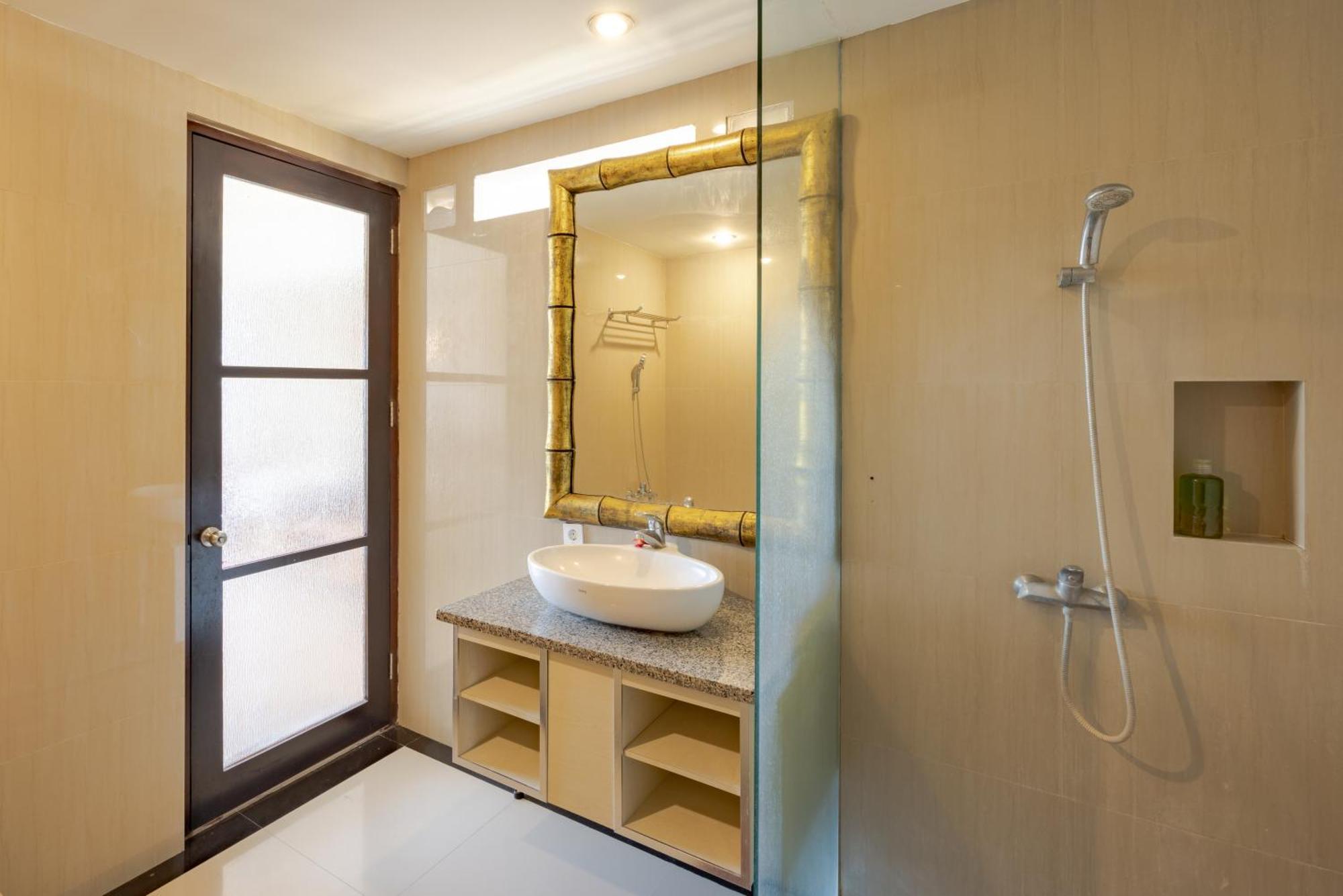 Canggu Spirit Guest House Экстерьер фото